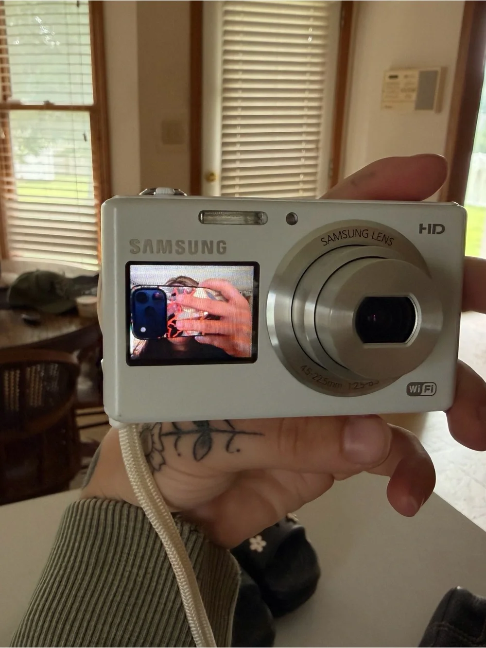 Samsung DV150F-WI-FI-RARE DUAL VIEW-16.2 MP-6x Optical Zoom
